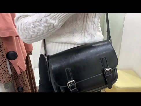❤️ Публічна мастурбація молодої сучки FeralBerry фалоімітатором у примірочній ❤❌ Порно-відео у нас