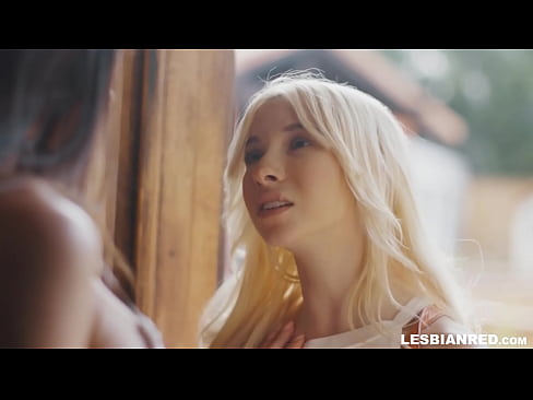 ❤️ Дівчина приходить додому через кілька місяців і в кінцевому підсумку їсть кицьку своєї мачухи ❤❌ Порно-відео у нас