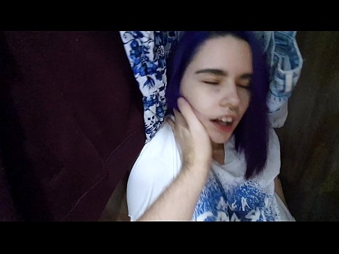 ❤️ Знайшов мою сестру в шафі і допоміг їй закінчити ❤❌ Порно-відео у нас
