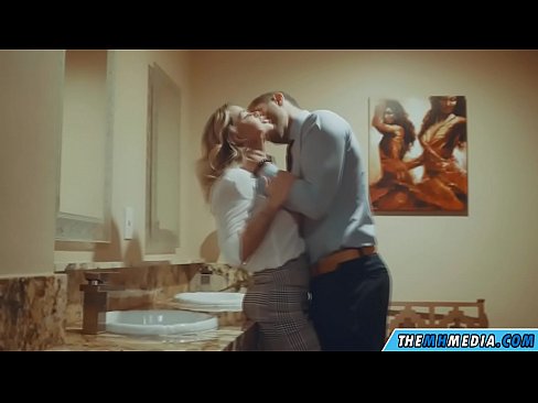 ❤️ Коли грудаста блондинка спокушає вас у громадському туалеті ❤❌ Порно-відео у нас
